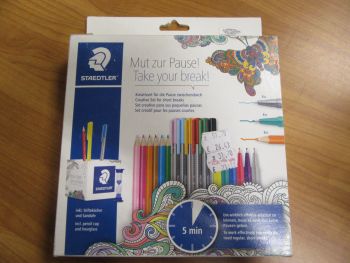 Комплект Staedtler Creative - 18 пишещи средства + моливник - нарушен търговски вид - 4007817029145-оказион - Онлайн книжарница Ciela | ciela.com