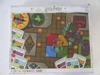 Настолна игра - A Day At Hogwarts - семейна - Нарушен търговски вид