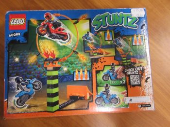 LEGO City 60299 - Каскадьорско състезание - нарушен търговски вид - 5702016911602 - Онлайн книжарница Сиела | Ciela.com