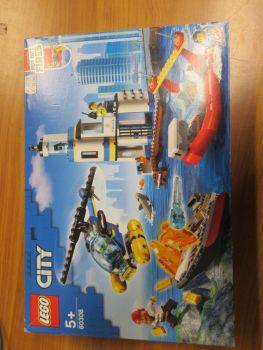 LEGO City 60308 - Морска полиция и пожарна мисия - нарушен търговски вид - 5702016980554 - Онлайн книжарница Сиела | Ciela.com
