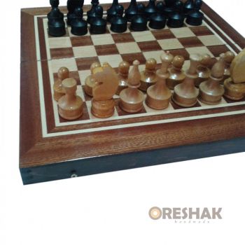 Комплект шах и табла с естествен фурнир махагон и бук 34 на 34 см