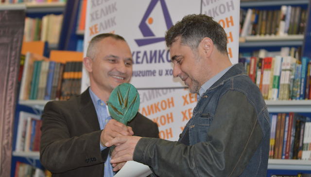 Алек Попов с второ отличие „Цветето на Хеликон“ за „Сестри Палавееви“